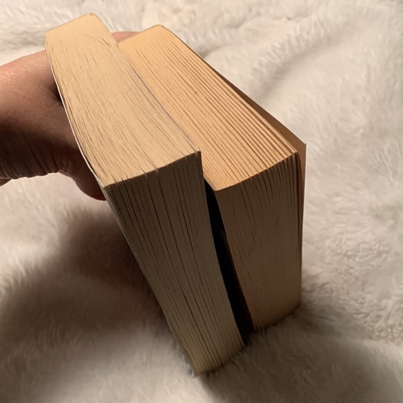 Murder mystery set of 2 books - Picture 3 of 8